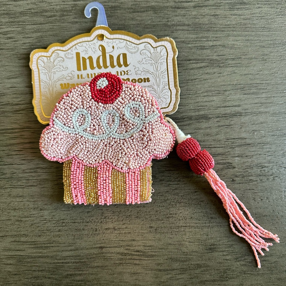 Wondering Moon Beaded Cupcake Zippered Pouch